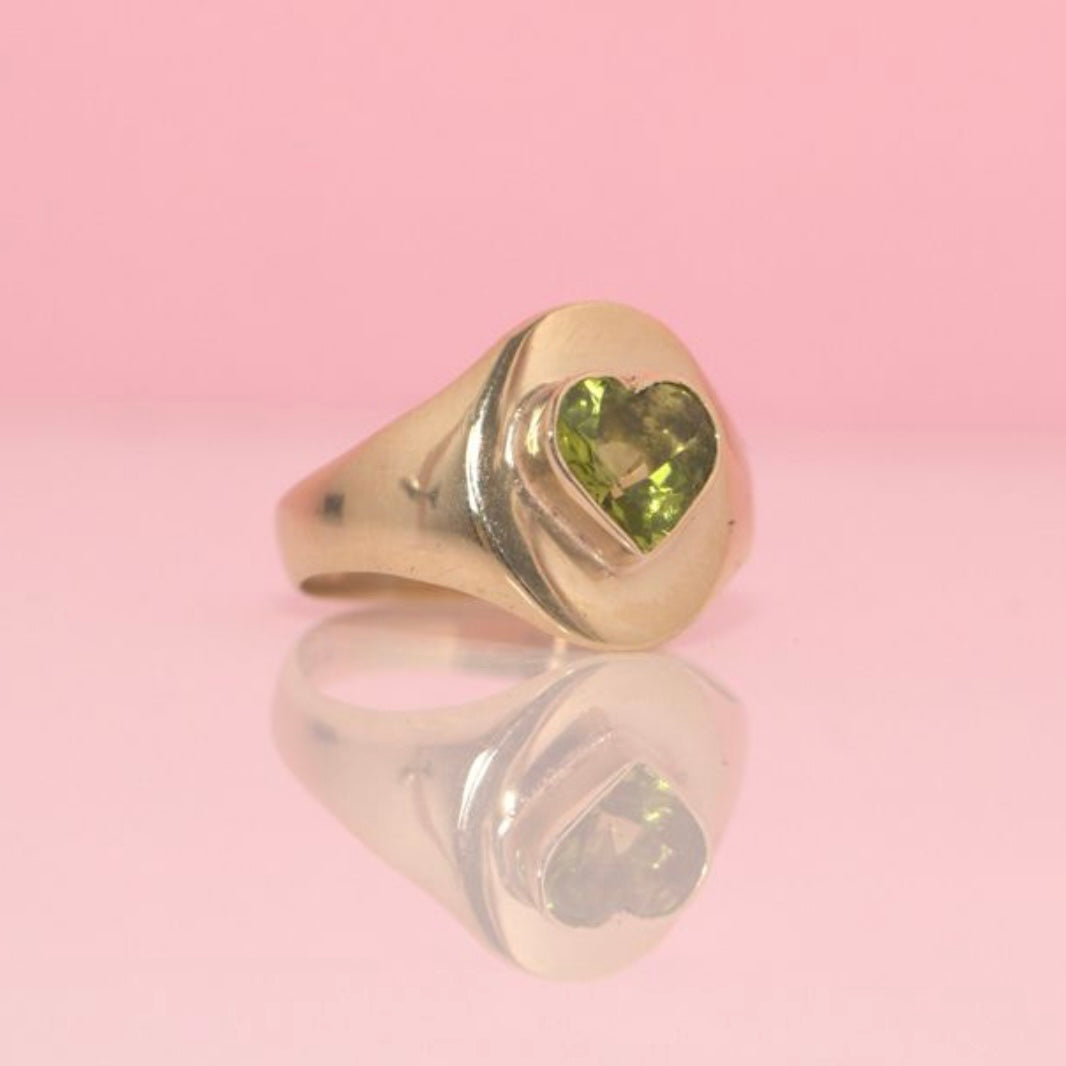 9ct gold heart-shaped peridot vintage oval signet ring