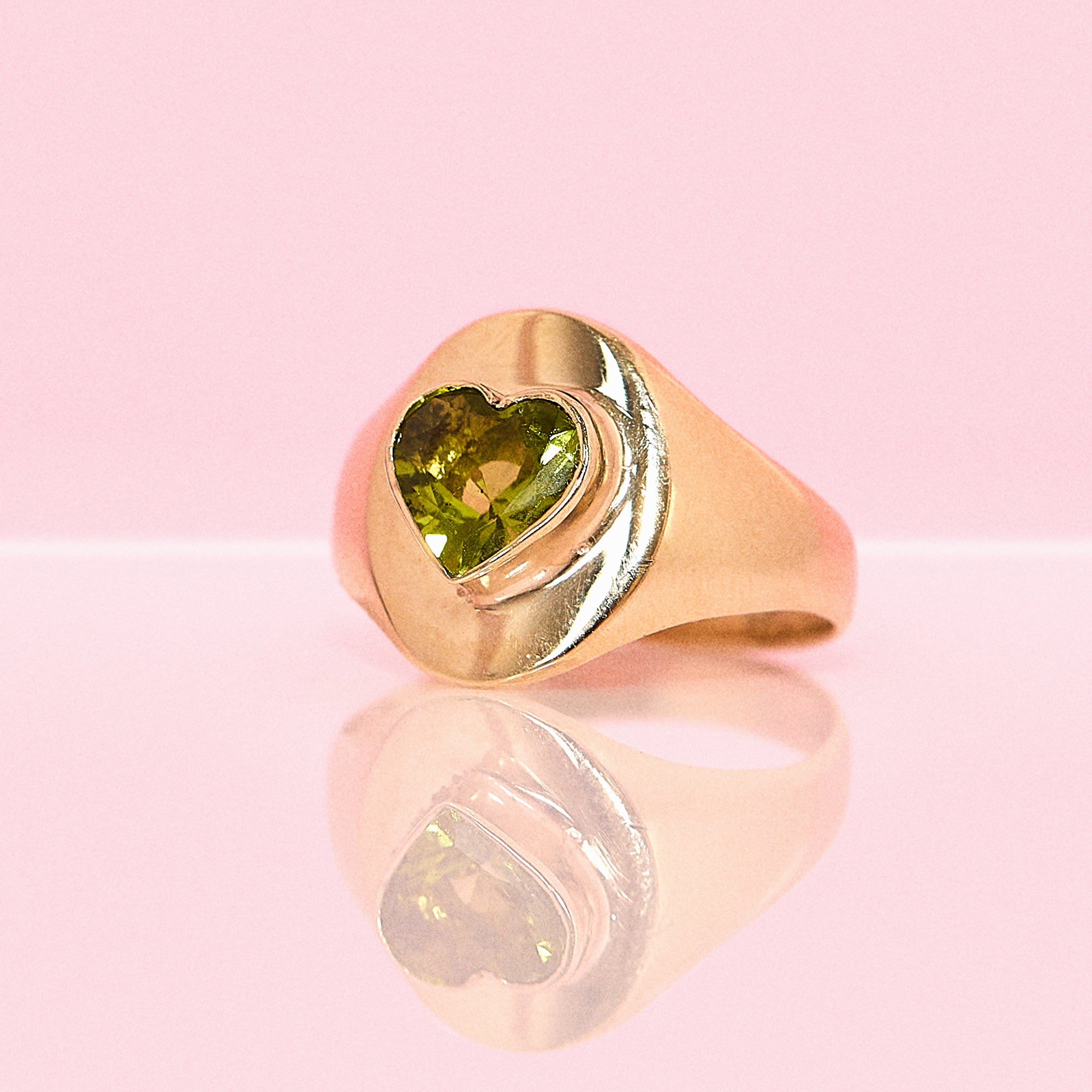 9ct gold heart-shaped peridot vintage oval signet ring