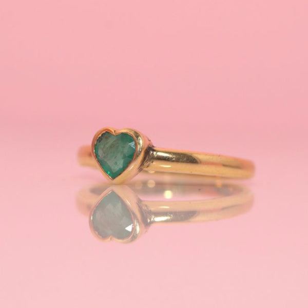 14ct gold 0.44ct emerald heart shaped ring