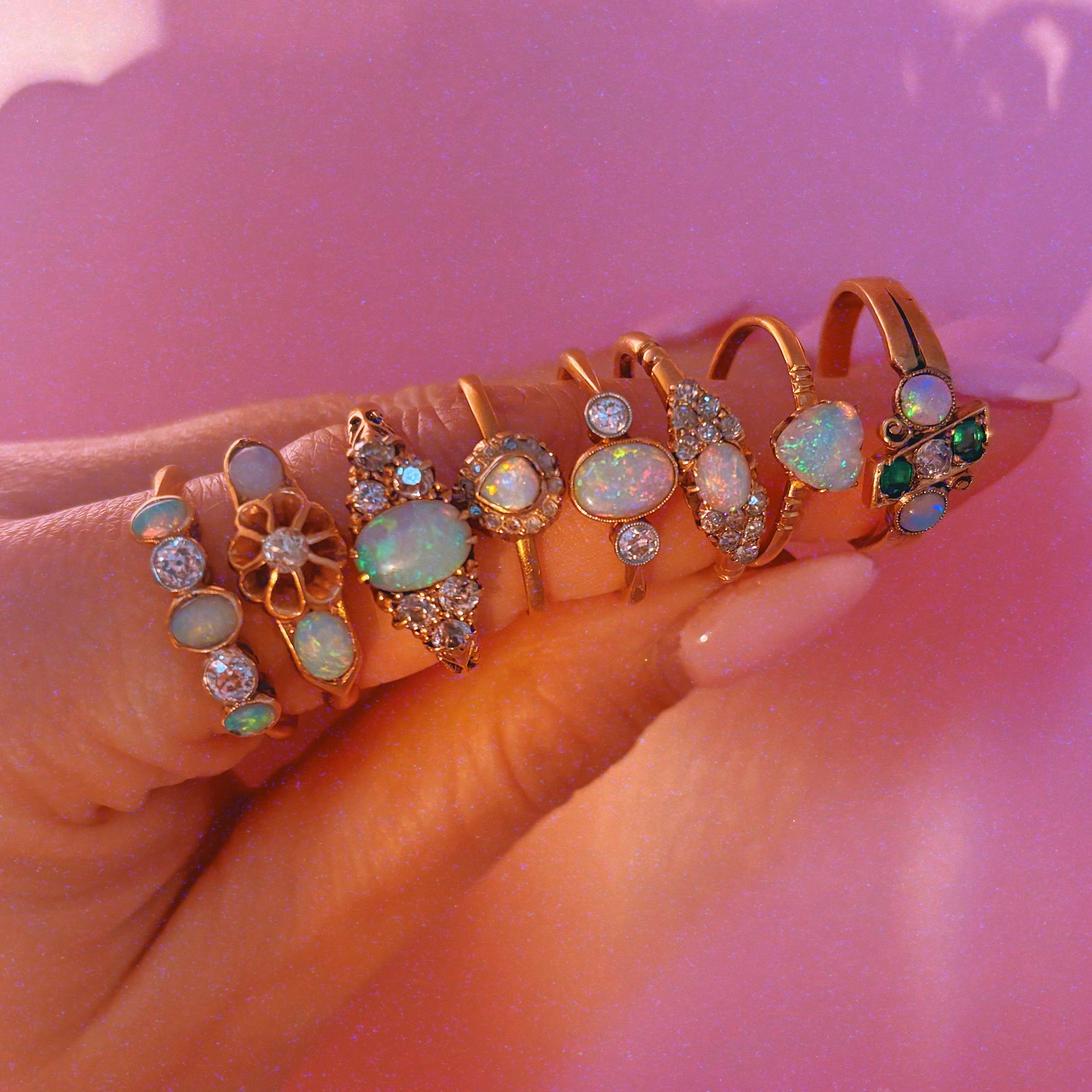 18ct gold heart shaped opal ring