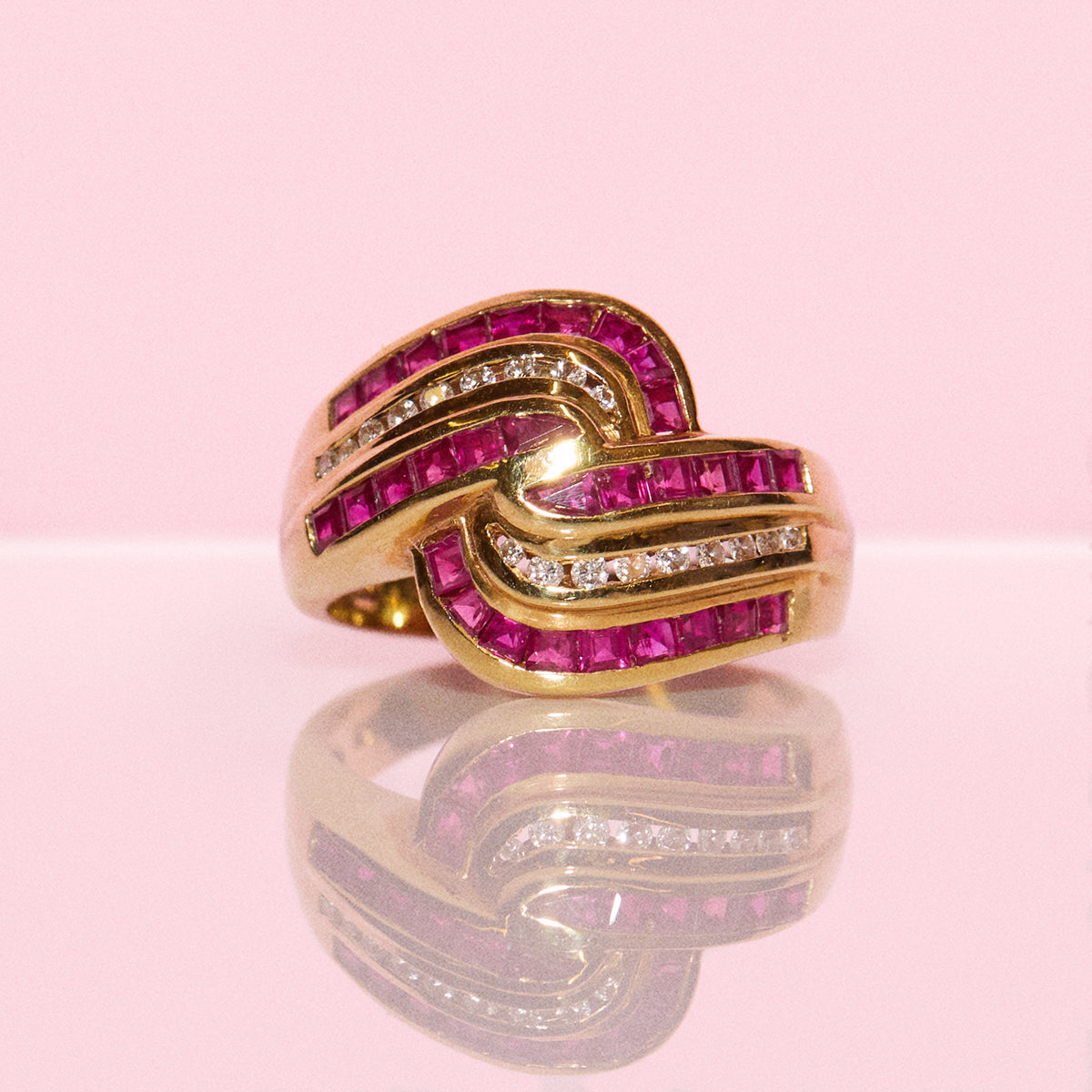 Vintage 18ct gold 0.70ct ruby and 0.20ct diamond ring