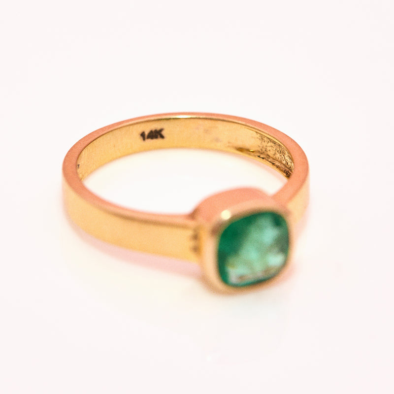 14ct gold 2.44ct emerald ring