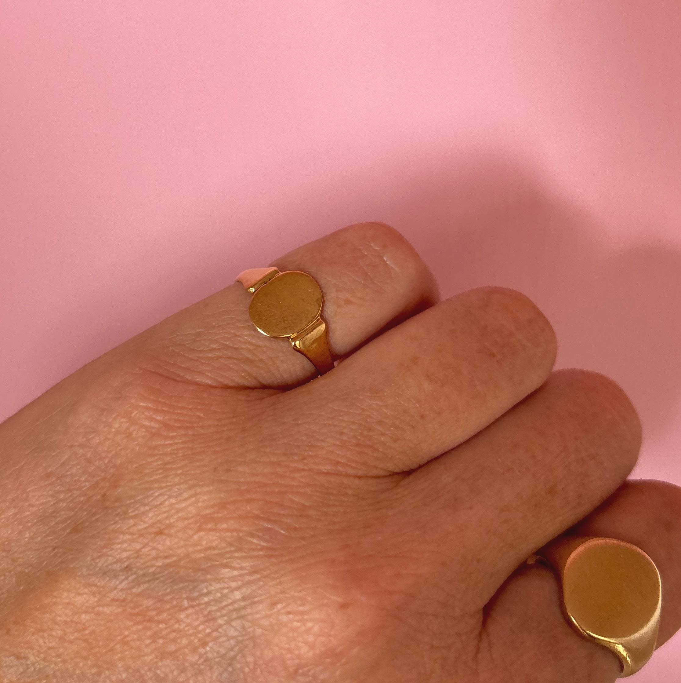 9ct gold oval signet ring from 1950