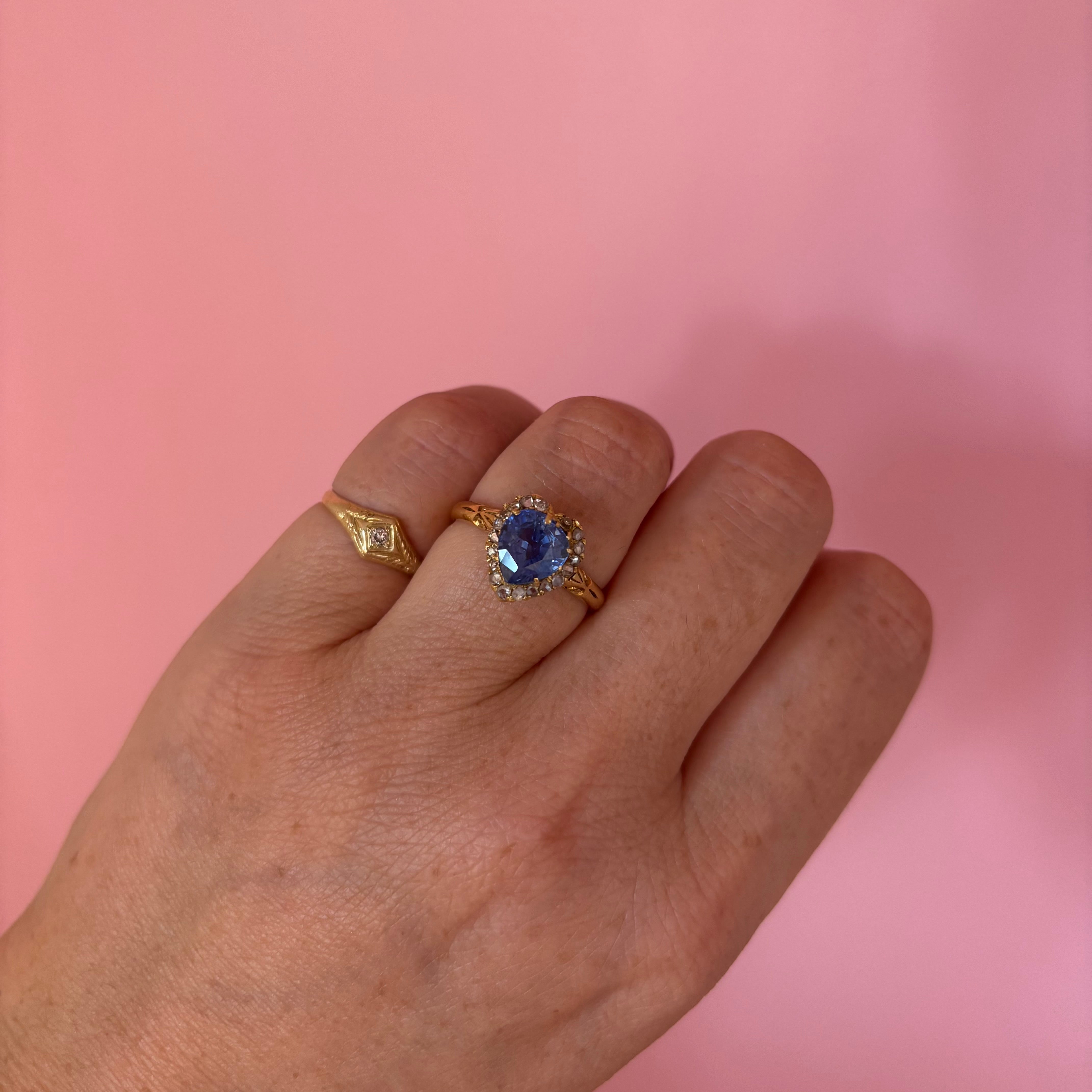 18ct gold heart shaped 2.10ct Sti Lankan sapphire Victorian ring