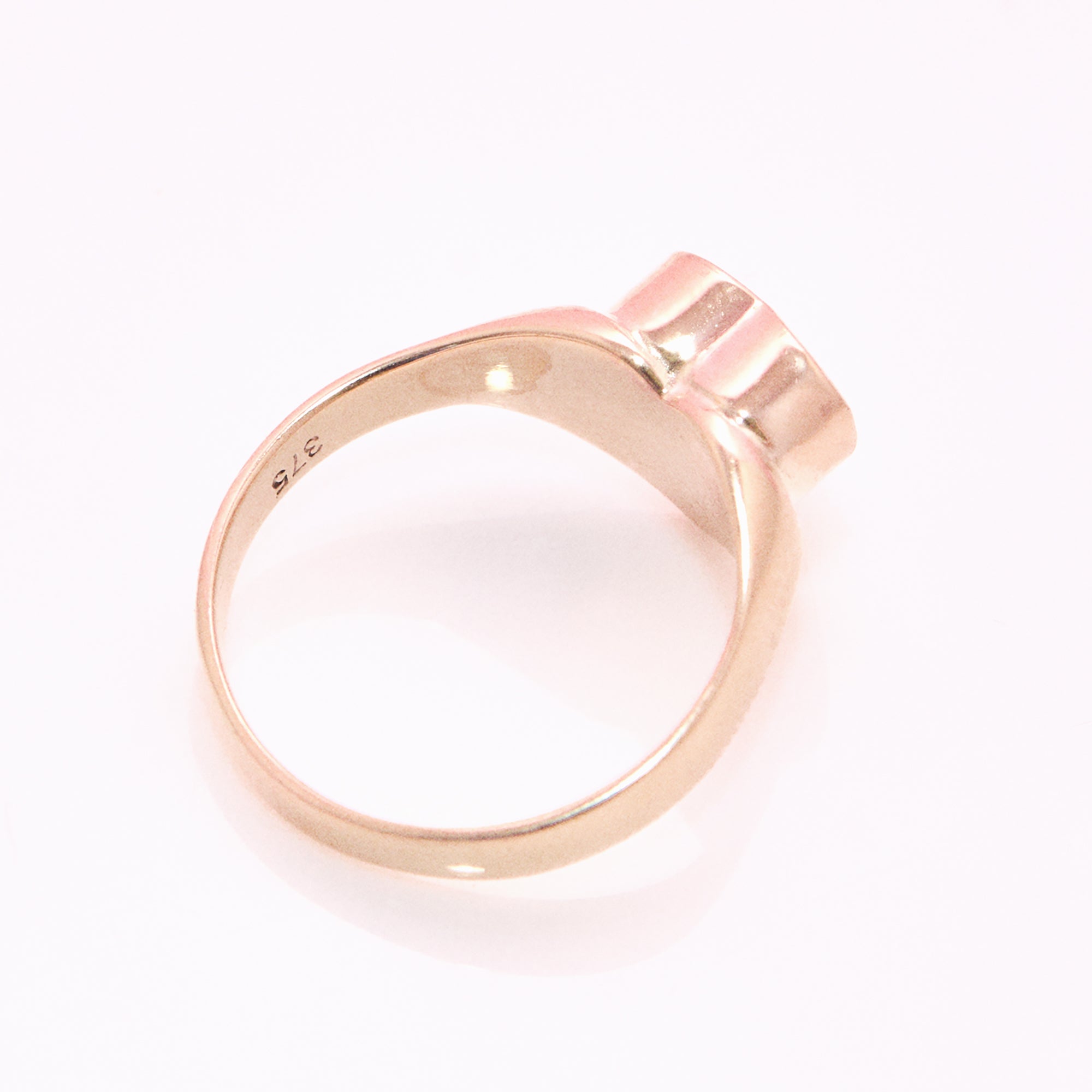 9ct gold bezel set heart shaped peridot signet ring