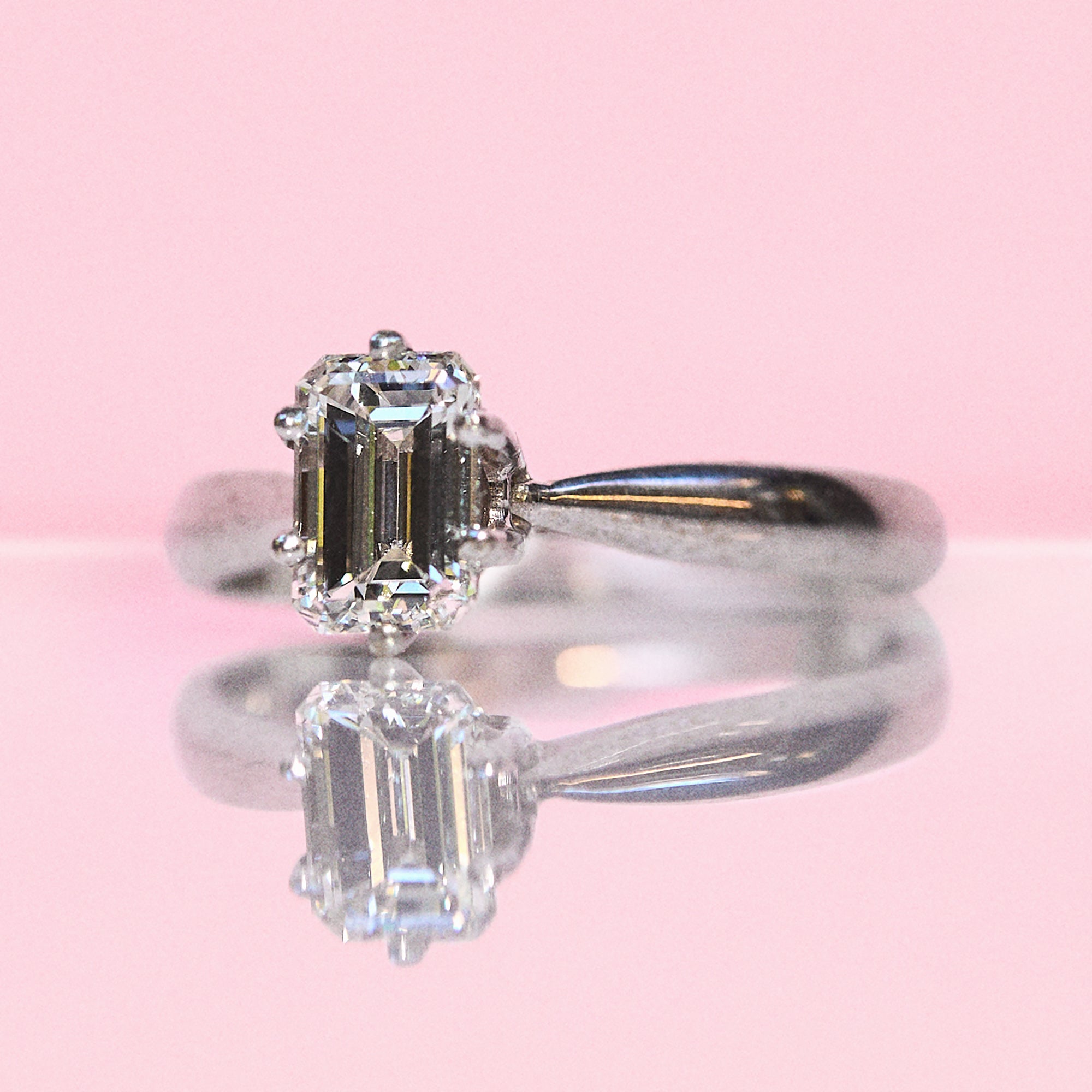 18ct white gold 1.10ct emerald cut diamond ring