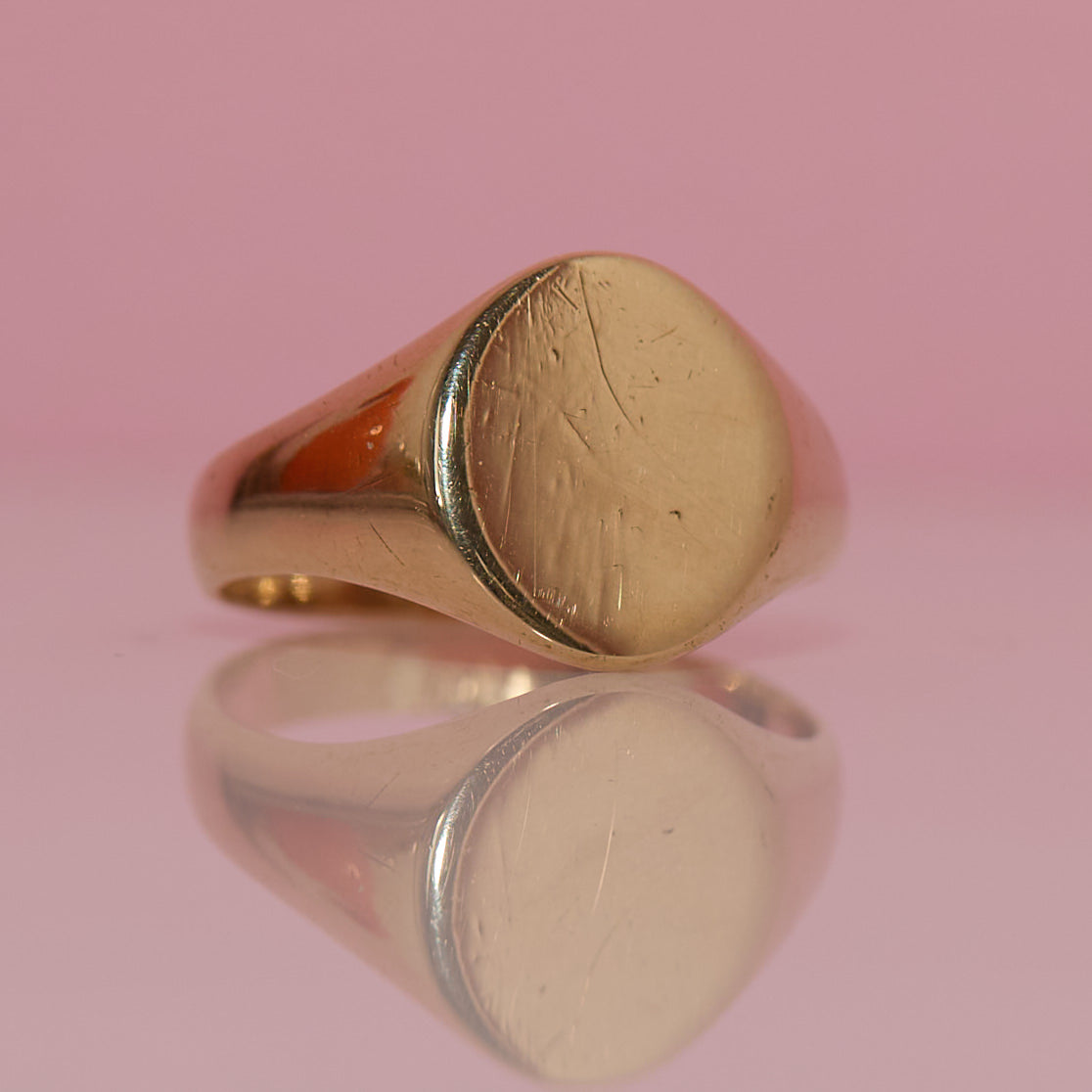 9ct gold oval signet ring from 1989