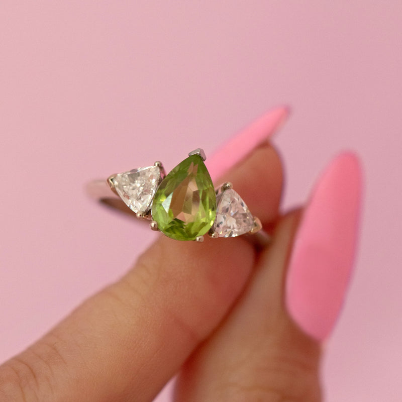 18ct white gold pear shaped peridot diamond ring