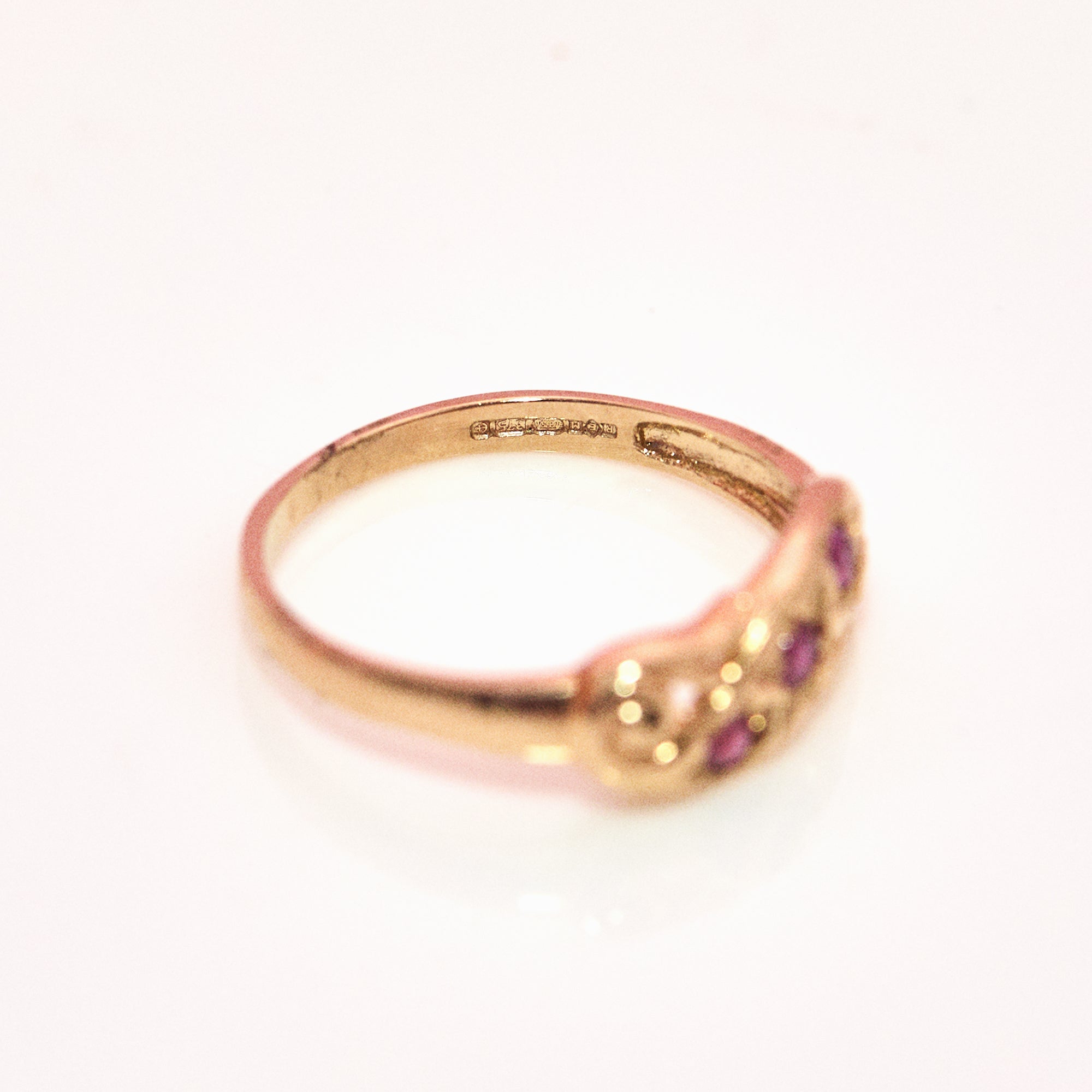 9ct gold ruby starburst ring