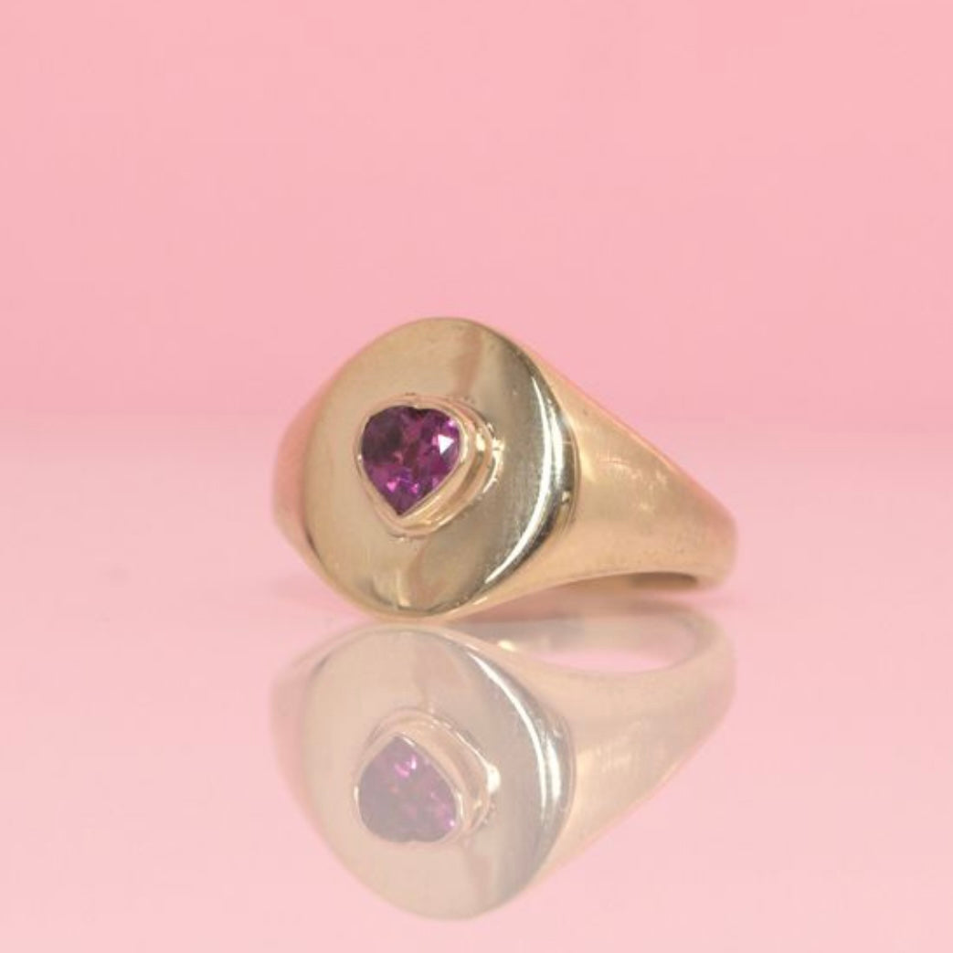 9ct gold garnet ring from 1990