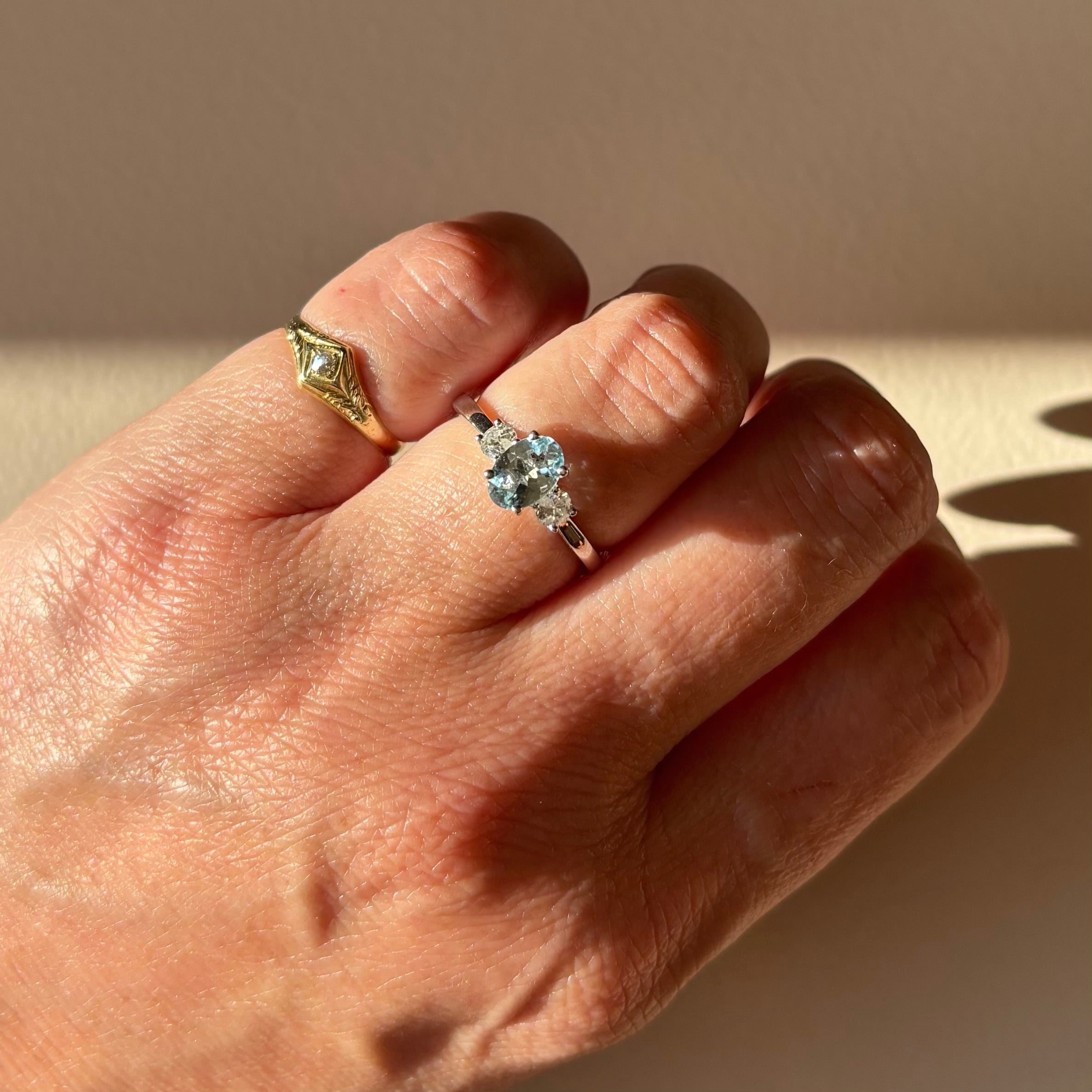 9ct white gold 0.66ct aquamarine and 0.29ct diamond ring