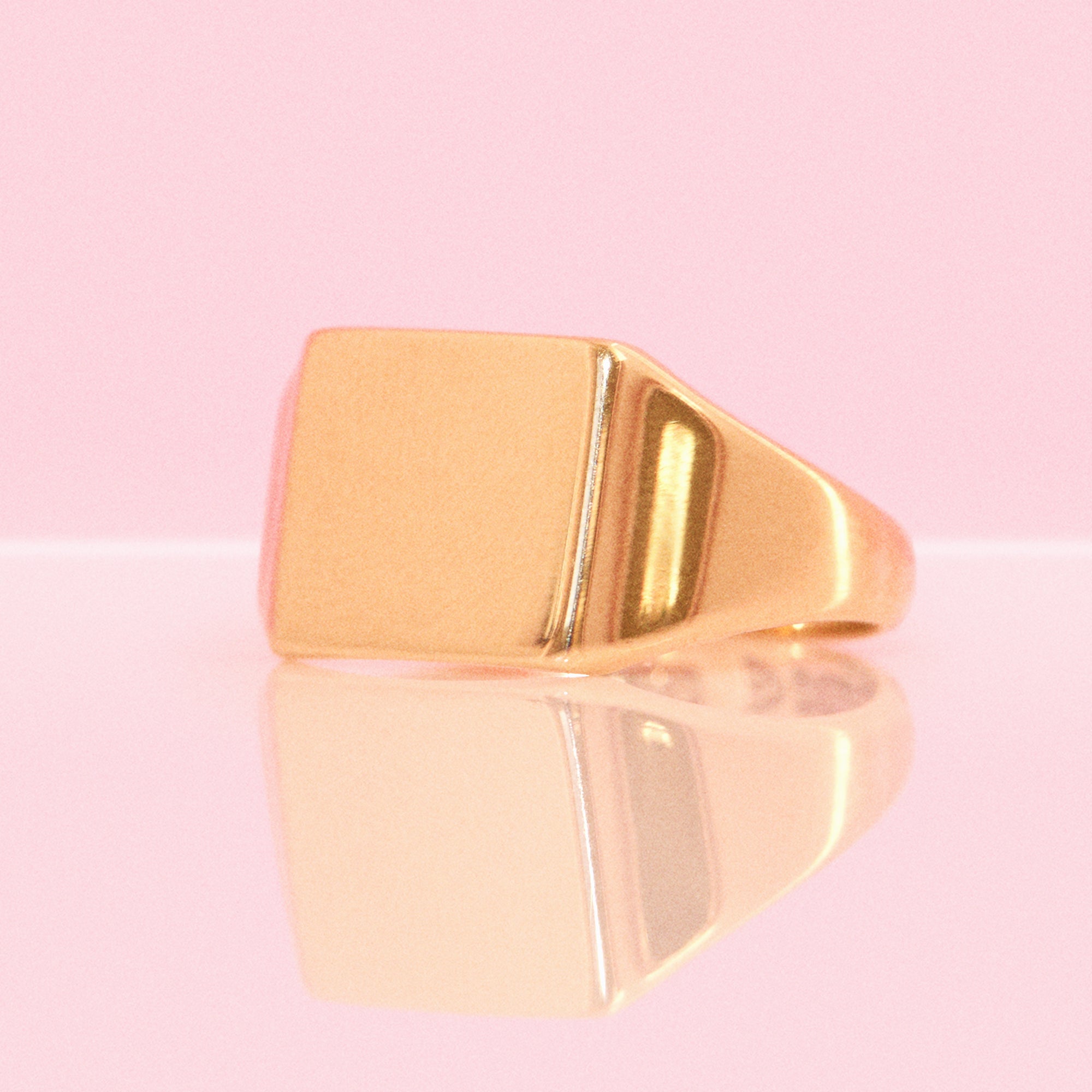 9ct gold square vintage signet ring from 1947