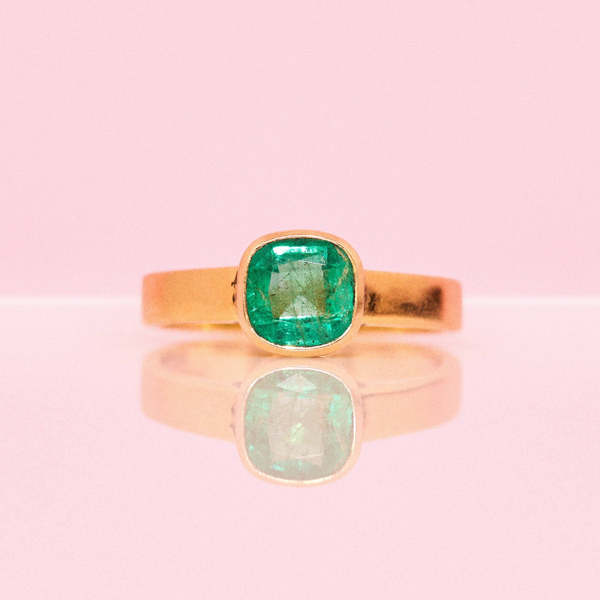 14ct gold 2.44ct emerald ring