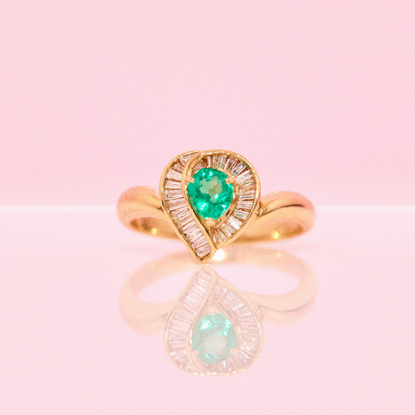 18ct gold emerald and baguette diamond ring