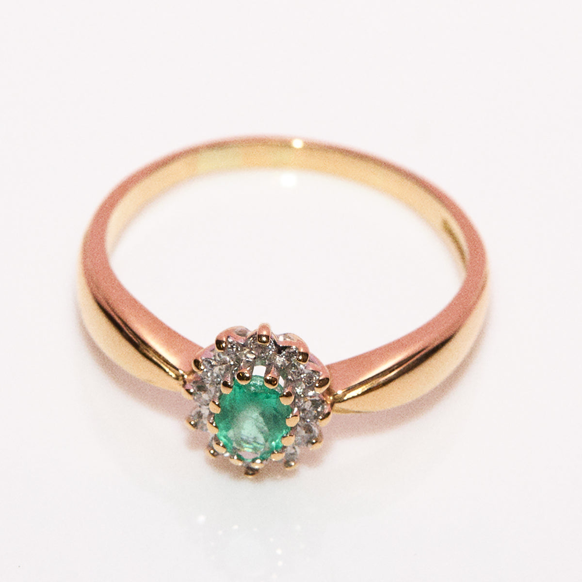 Vintage 18ct gold emerald and diamond cluster ring with a graduated band