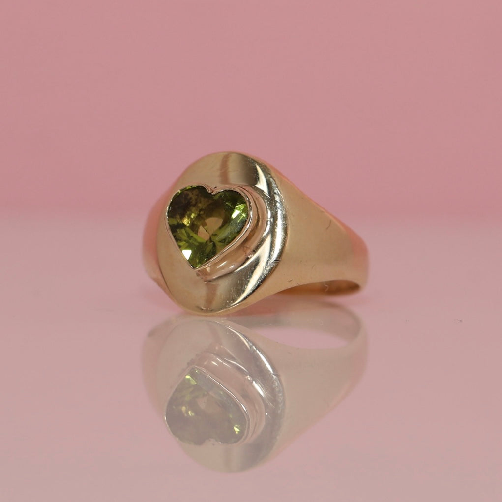 9ct gold heart-shaped peridot vintage oval signet ring
