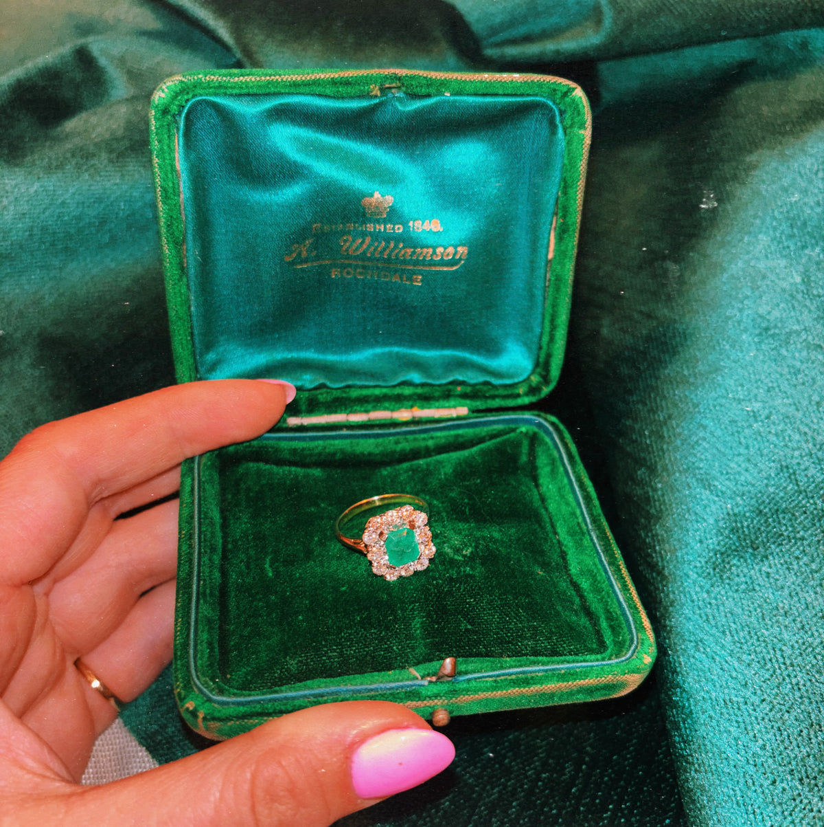 18ct gold emerald and diamond cluster ring