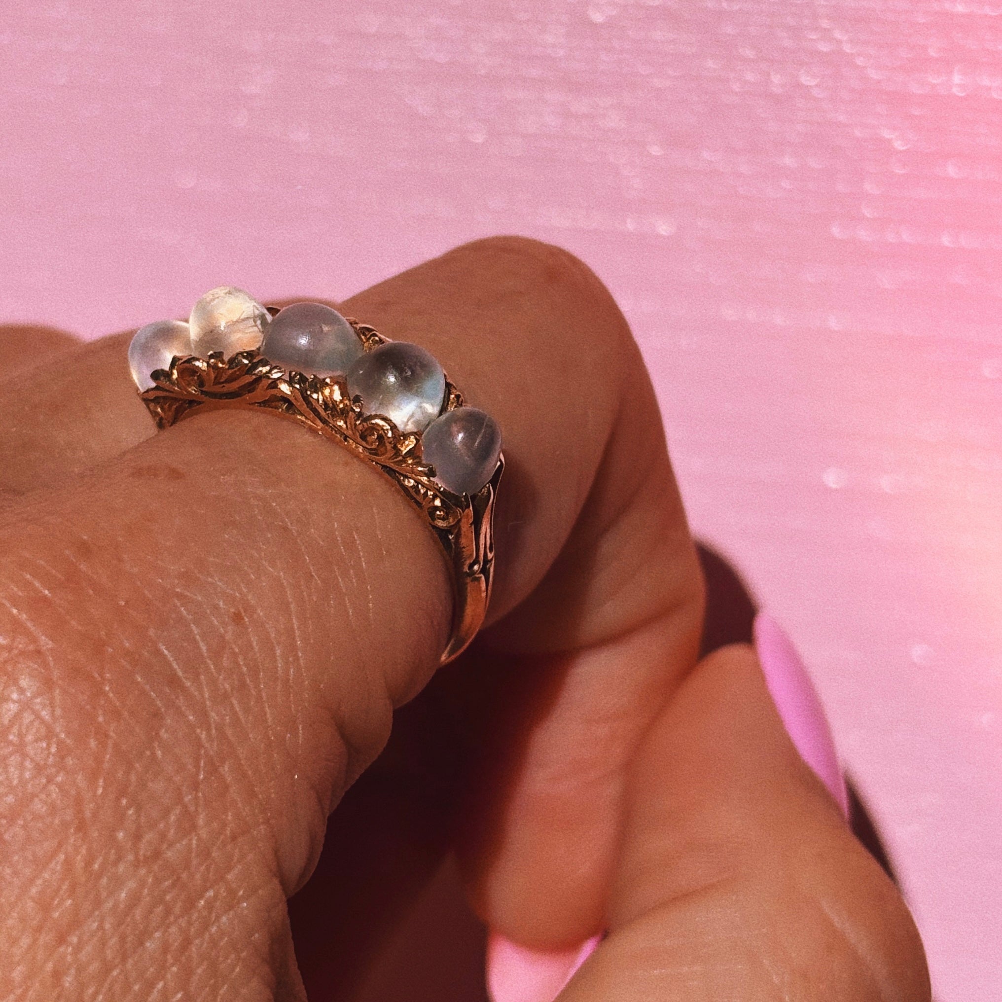 18ct gold Victorian moonstone five stone ring