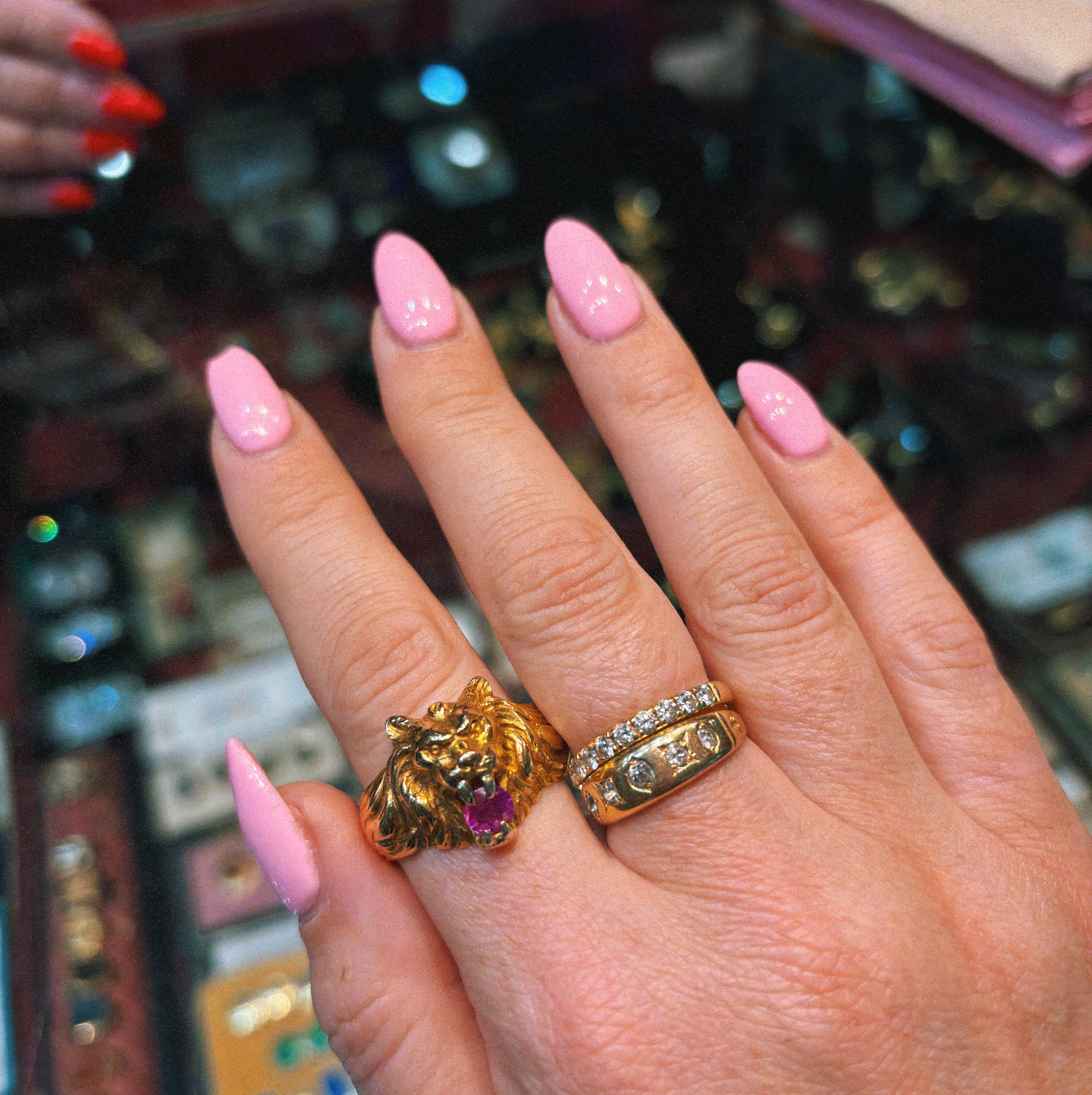 18ct gold pink sapphire lion ring