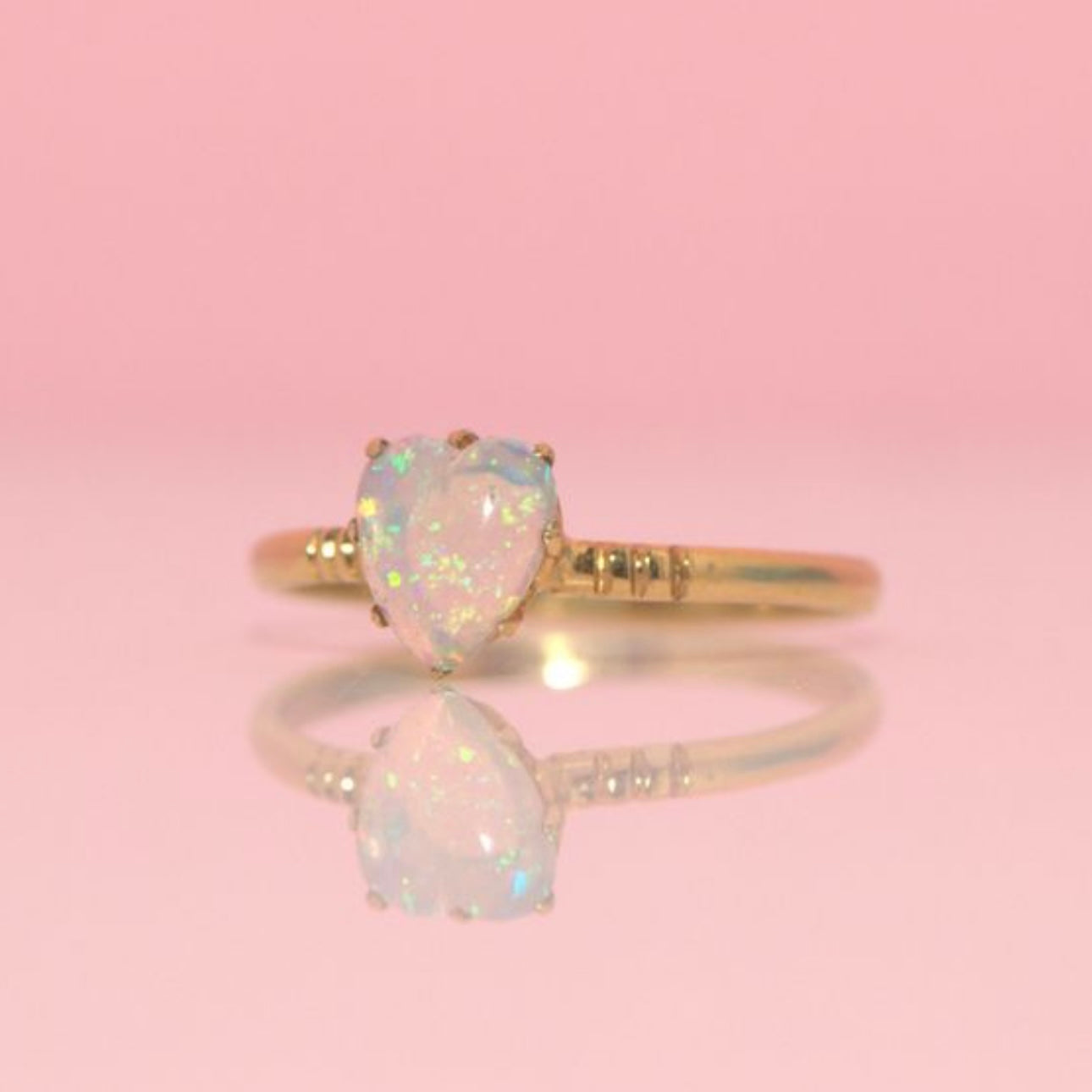 18ct gold heart shaped opal ring
