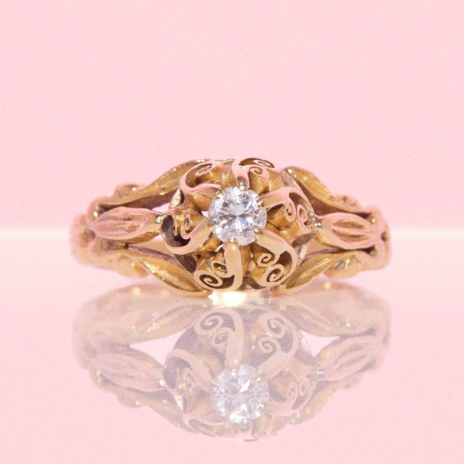 Vintage 18ct gold carved diamond ring