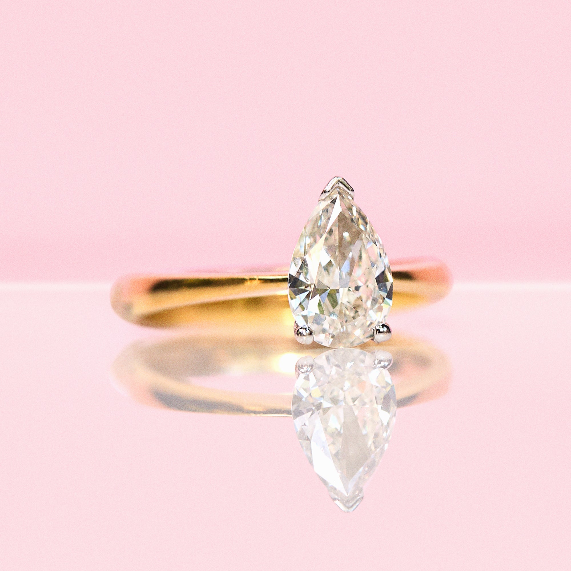 18ct gold 1.50ct pear cut diamond ring