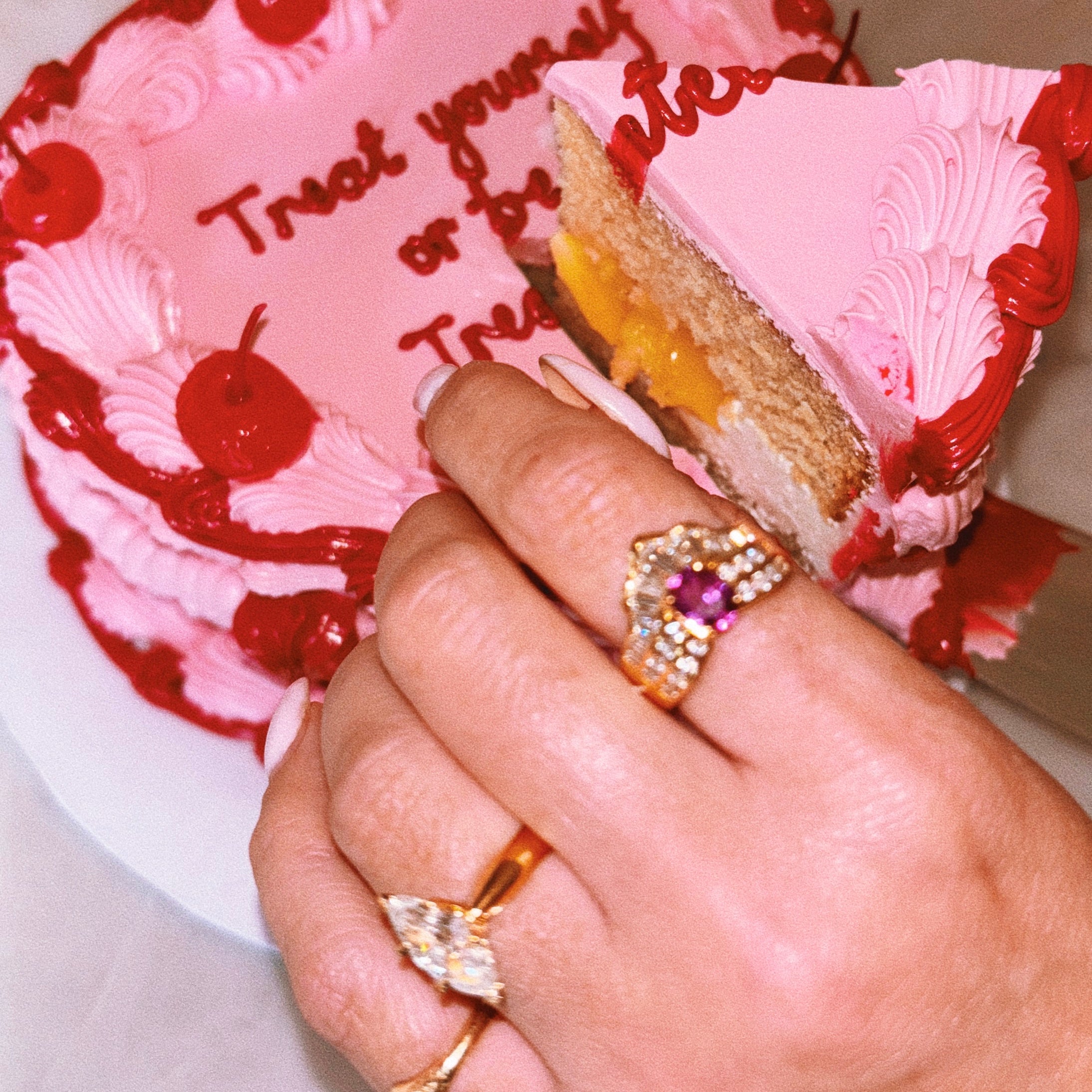 14ct gold 1.76ct marquise cut diamond ring