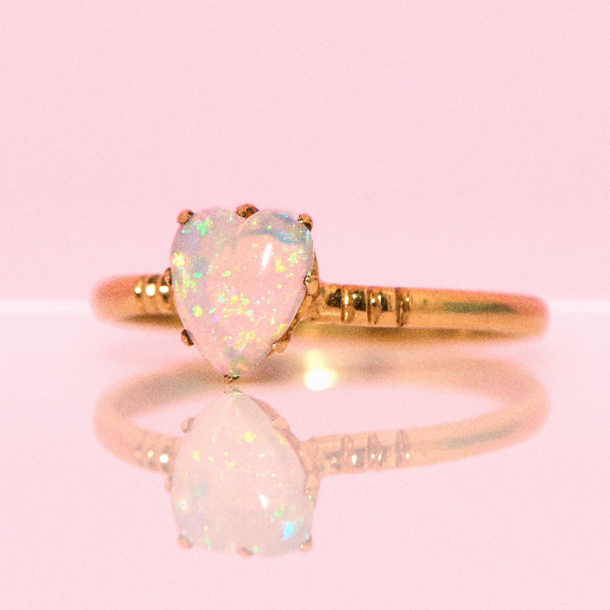 18ct gold heart shaped opal ring