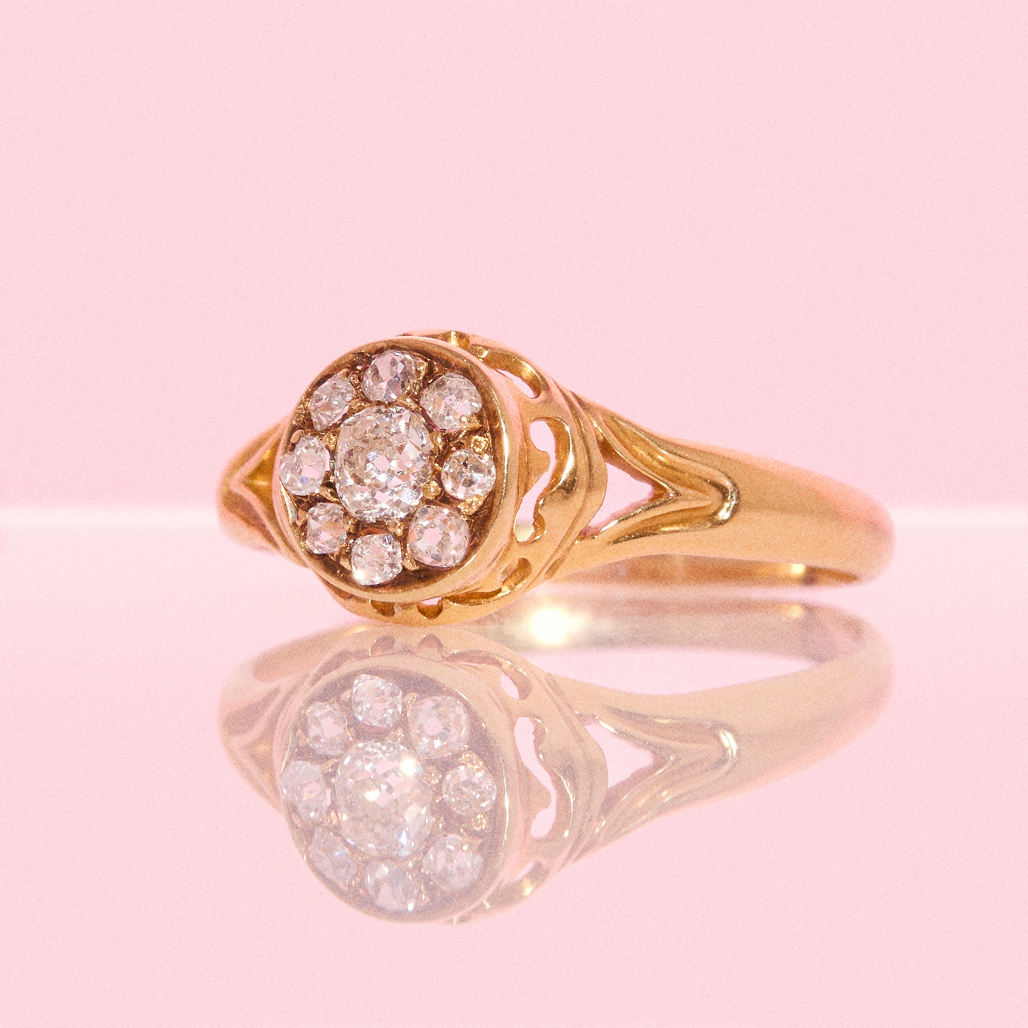 Vintage 18ct gold old cut diamond carved ring