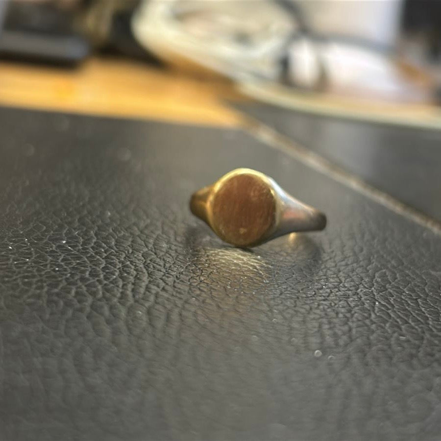 9ct gold round vintage signet ring (suitable for engraving)