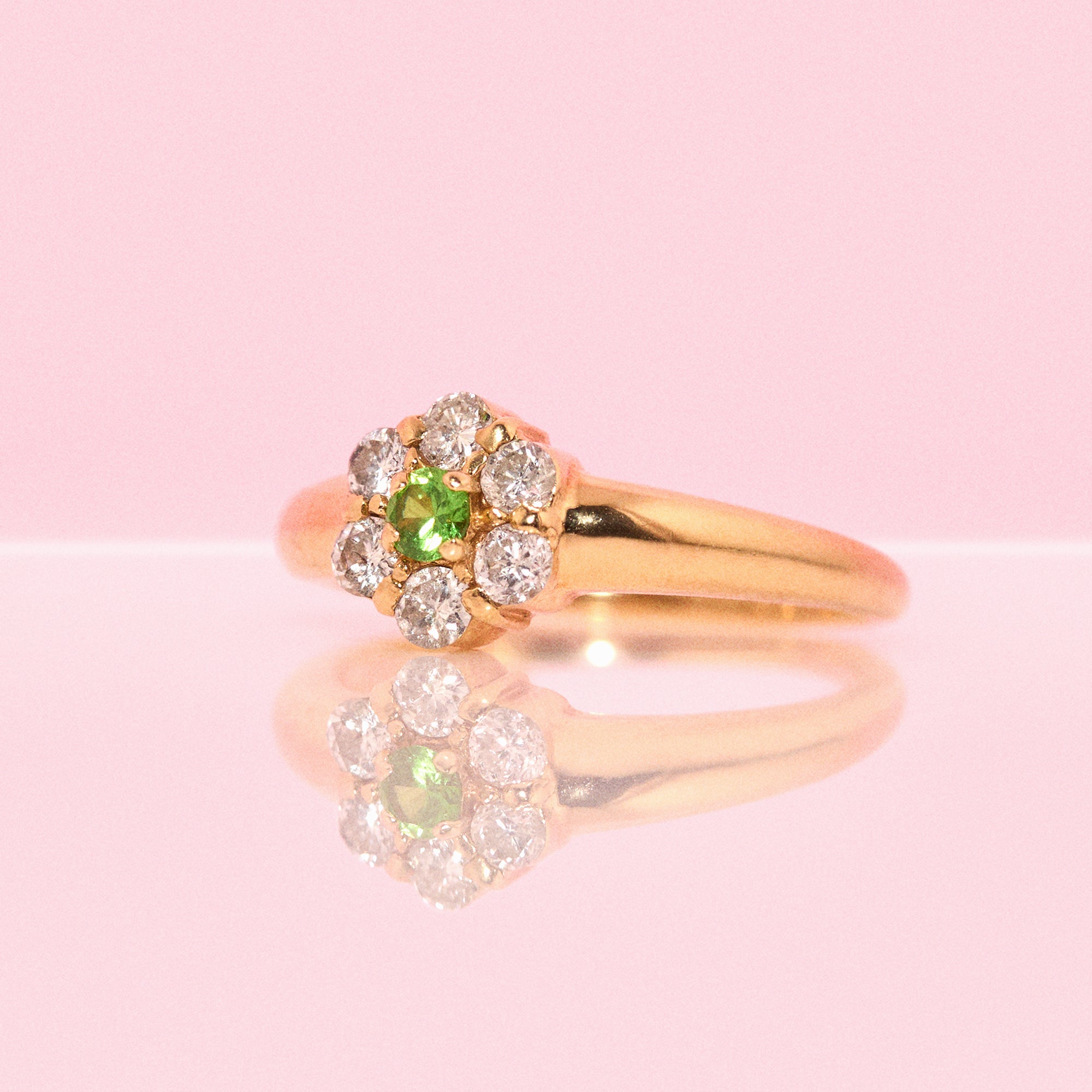 18ct gold green garnet and diamond cluster ring