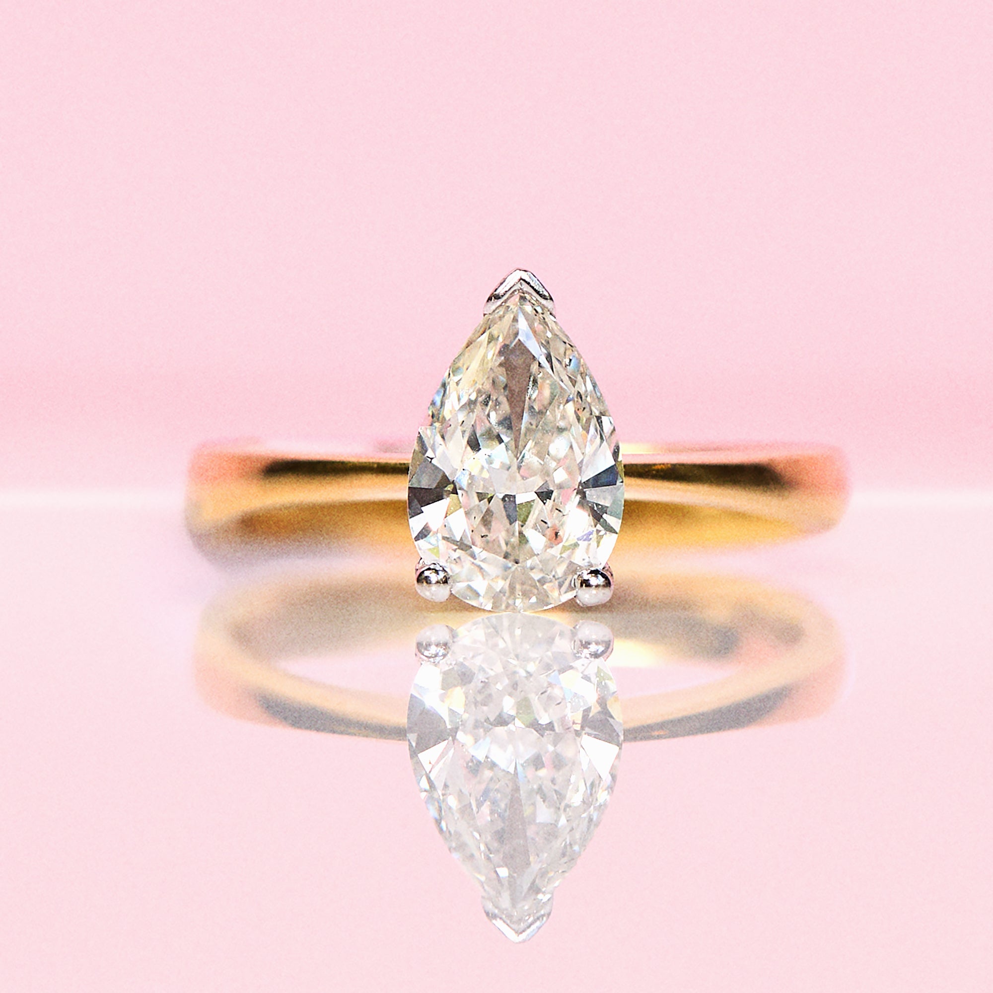 18ct gold 1.50ct pear cut diamond ring