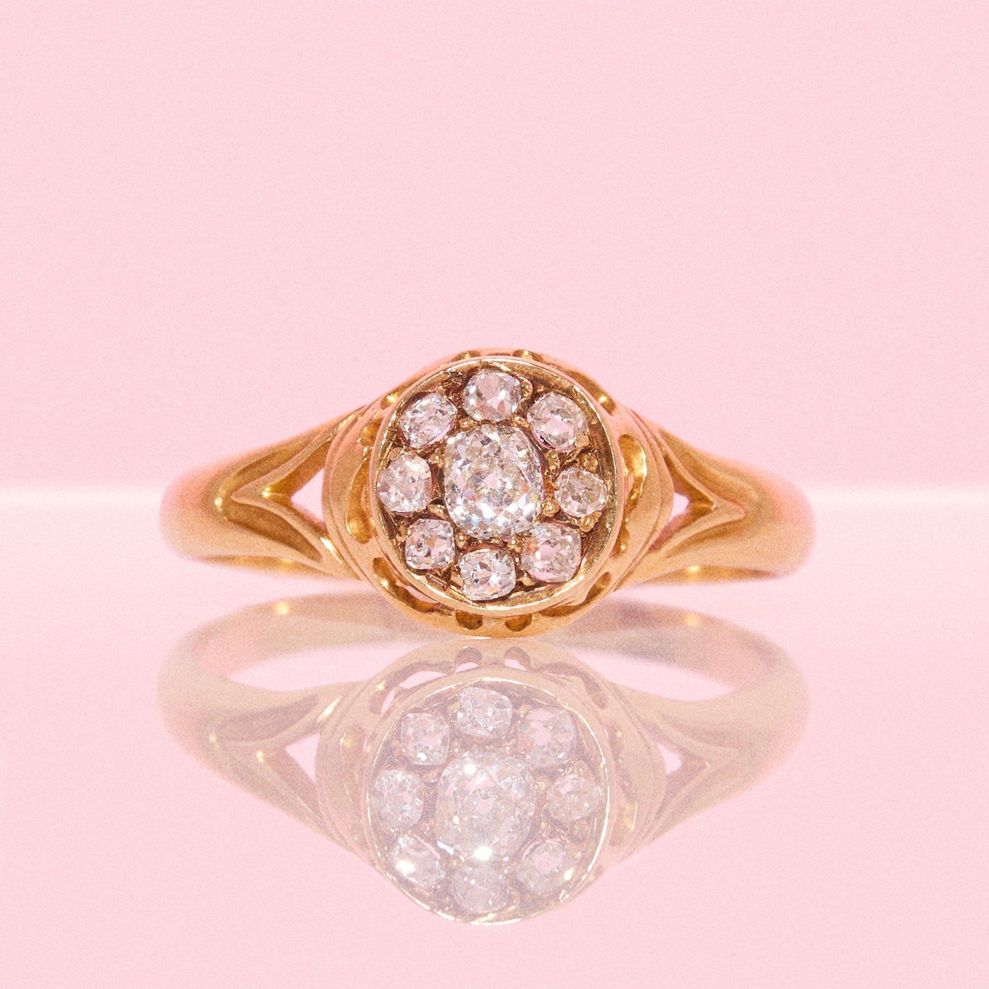 Vintage 18ct gold old cut diamond carved ring
