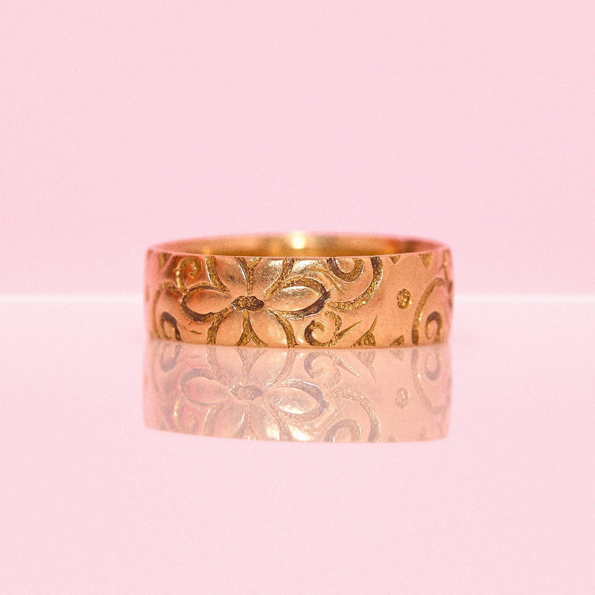 18ct gold engraved floral ring from 1923