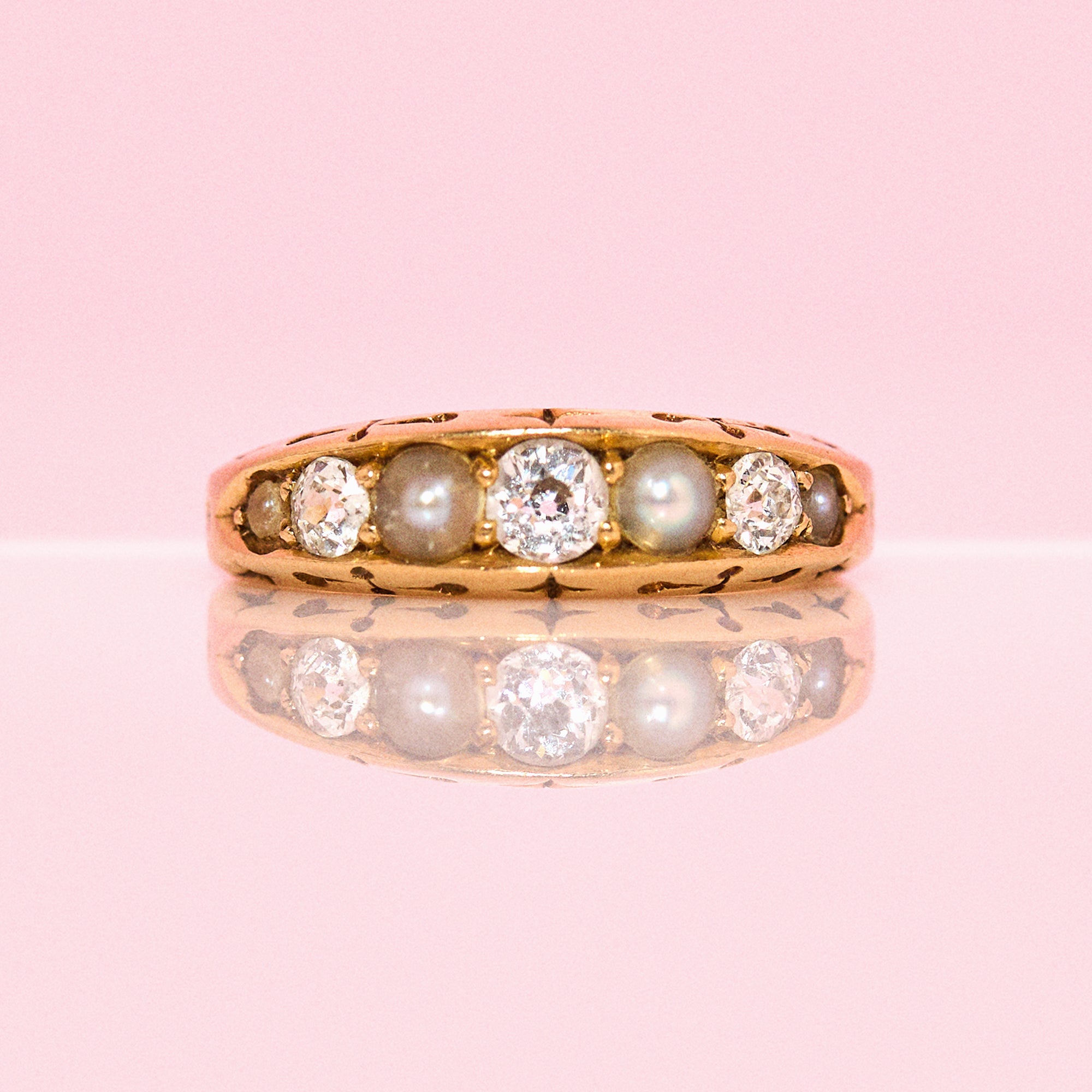 18ct gold pearl and diamond ring with star detail