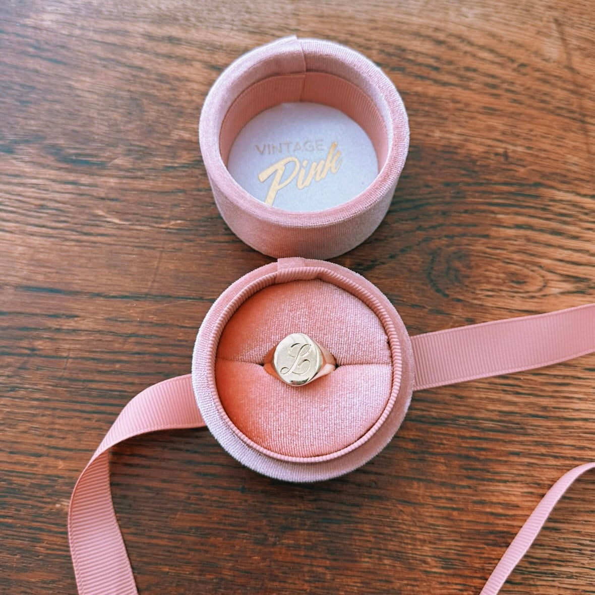 9ct gold round vintage signet ring (suitable for engraving)