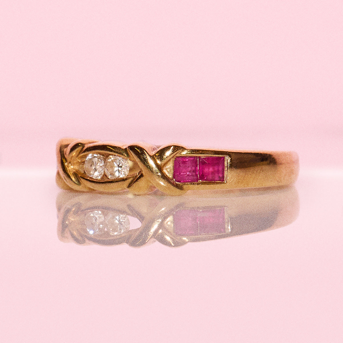 Vintage 18ct gold 0.08ct ruby and 0.04ct diamond pinky ring