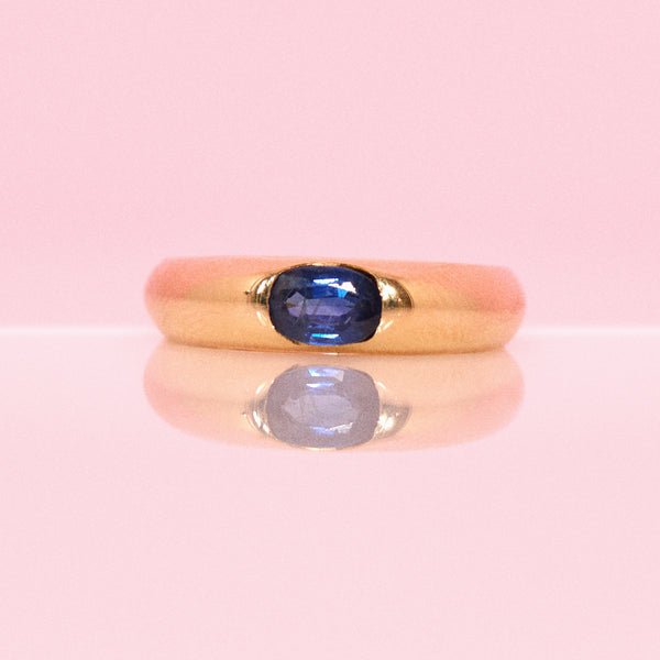 18ct gold ring set with a sapphire