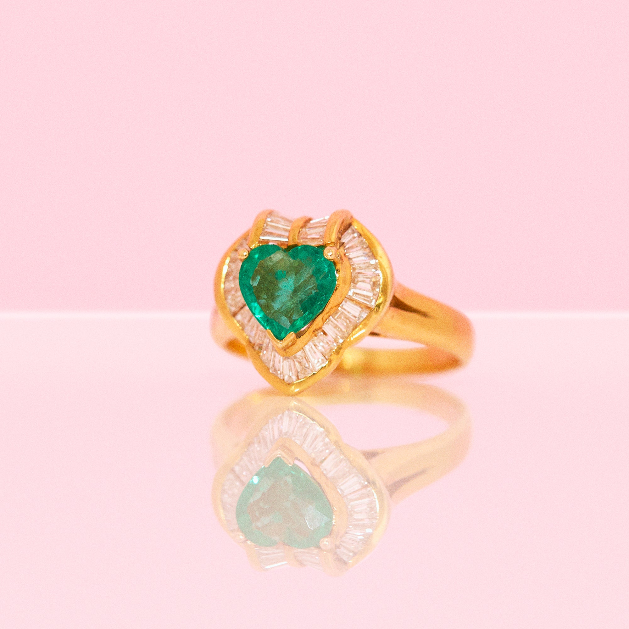 18ct gold heart shaped emerald and baguette diamond ring