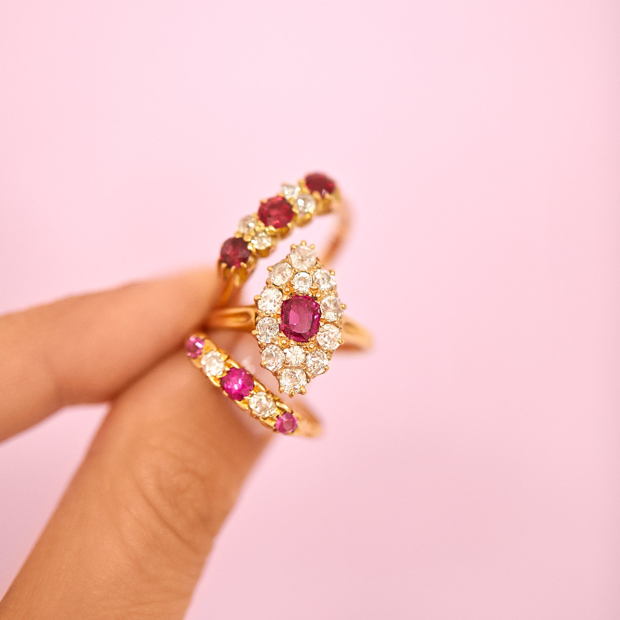 18ct gold ring set with a ruby and a diamonds