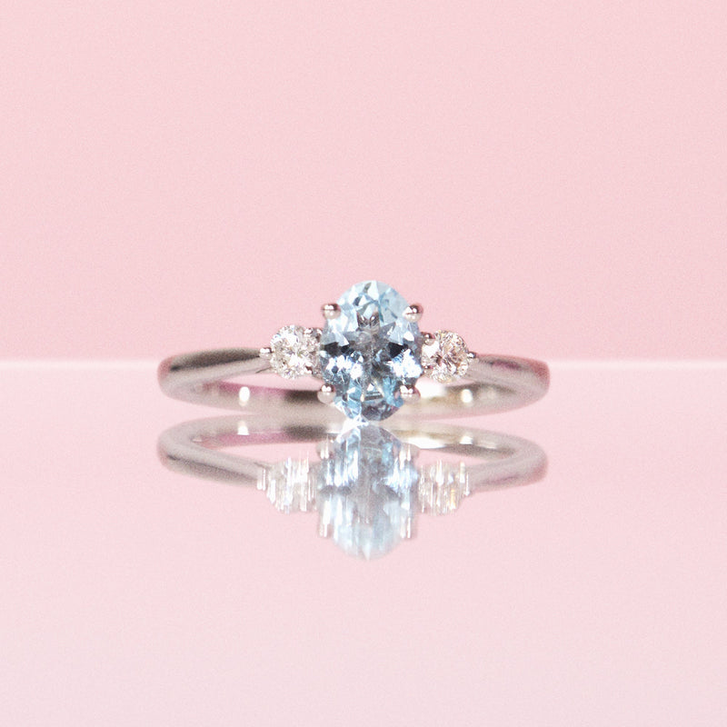 18ct white gold aquamarine and diamond ring