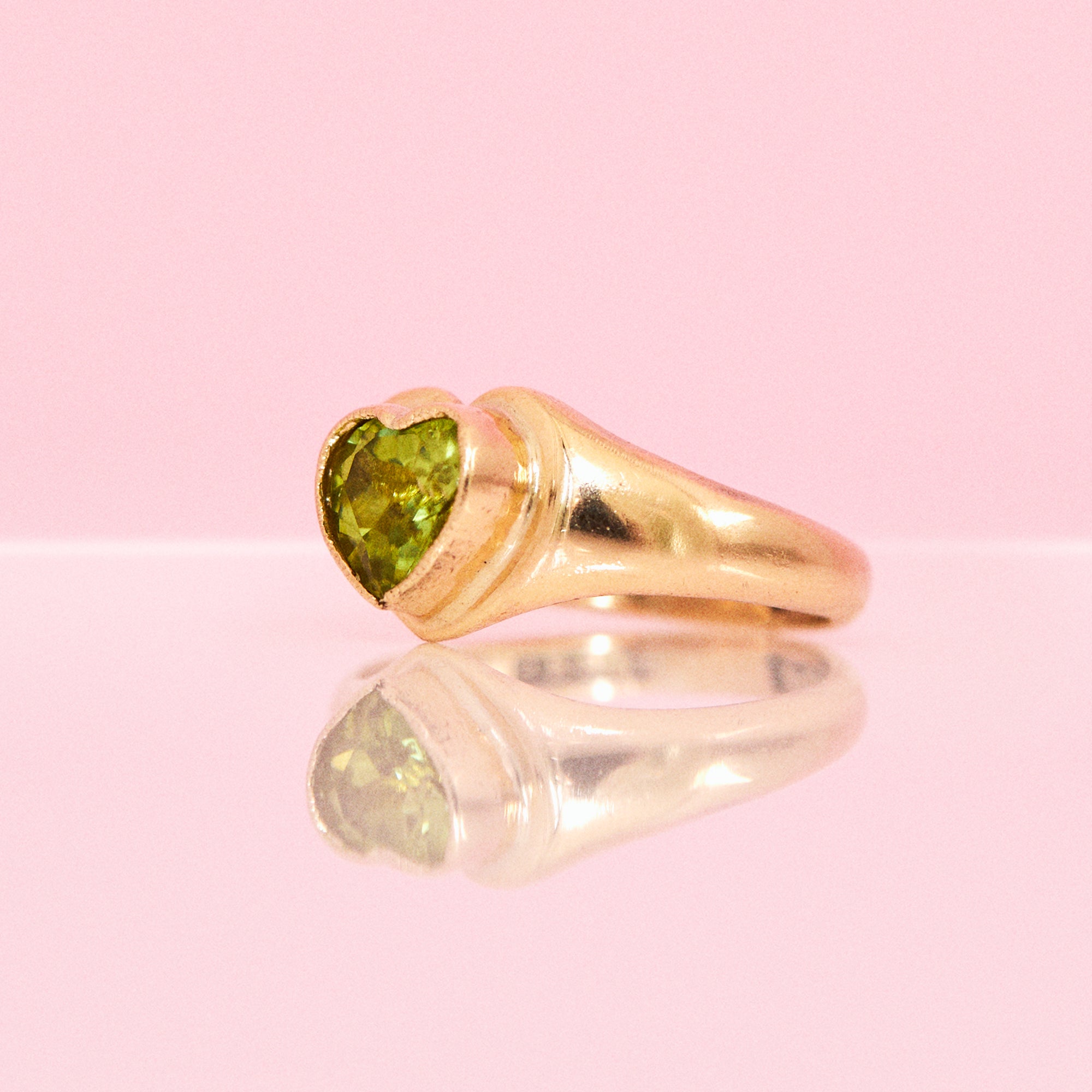 9ct gold heart-shaped peridot vintage signet ring (made to order)