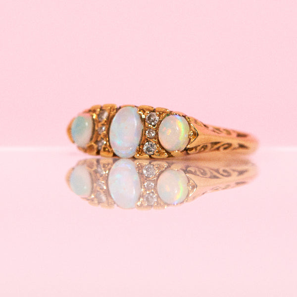 18ct gold opal and diamond ring