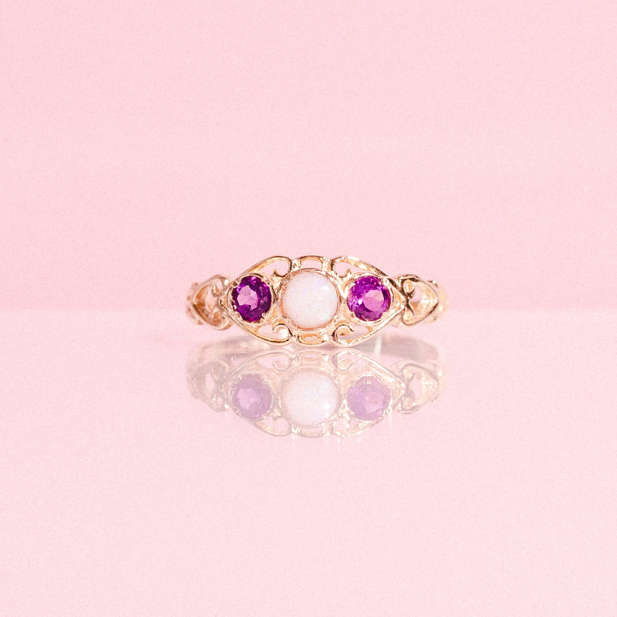 9ct gold ring set with an opal and amethysts