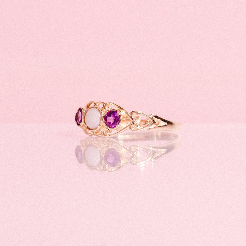 9ct gold ring set with an opal and amethysts