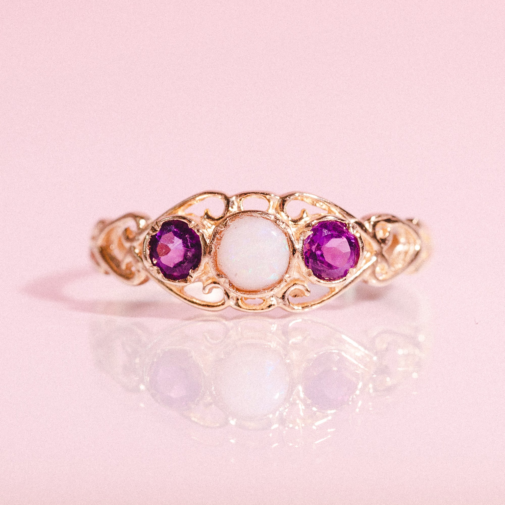 9ct gold ring set with an opal and amethysts