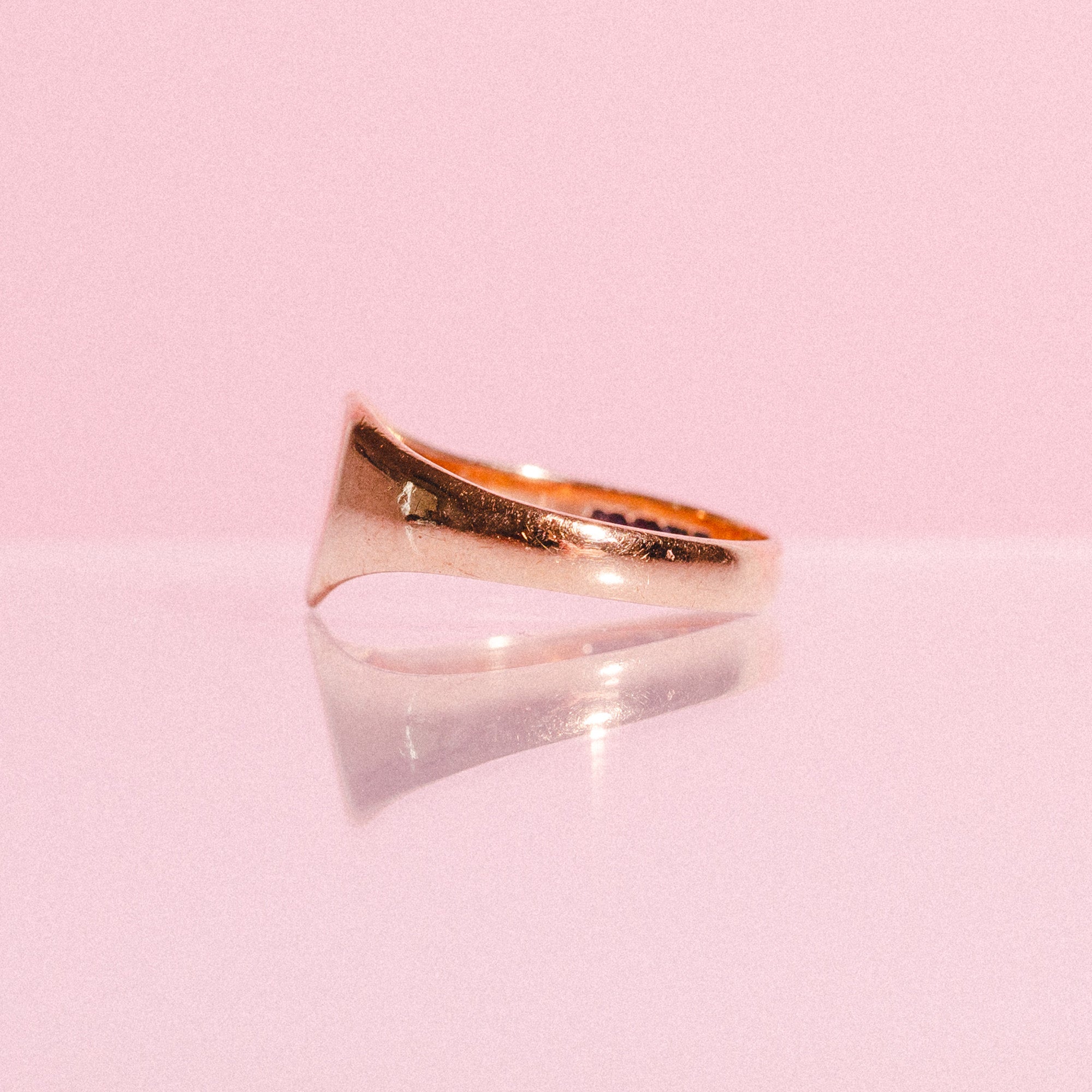 9ct gold heart signet ring