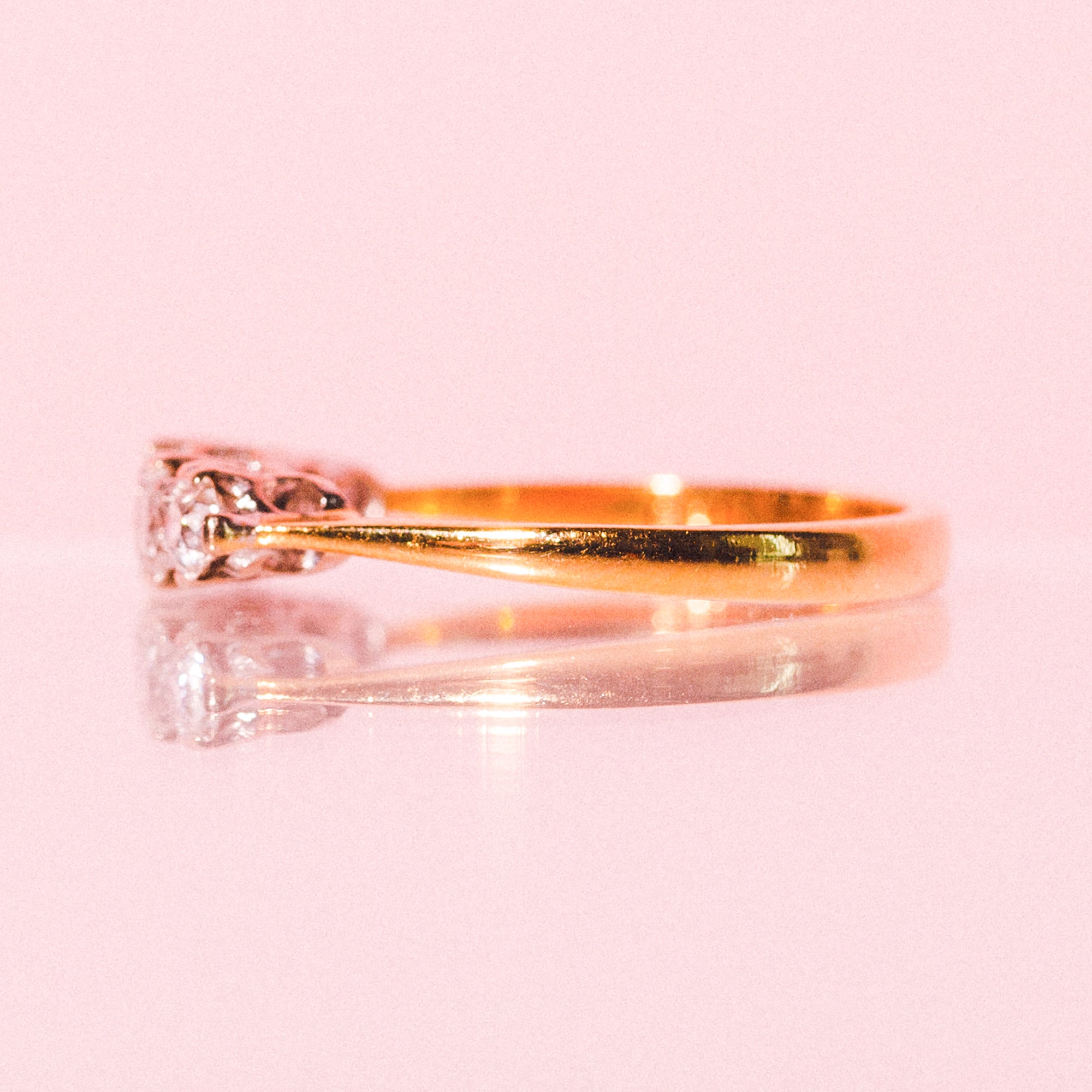 18ct gold ring set with diamonds