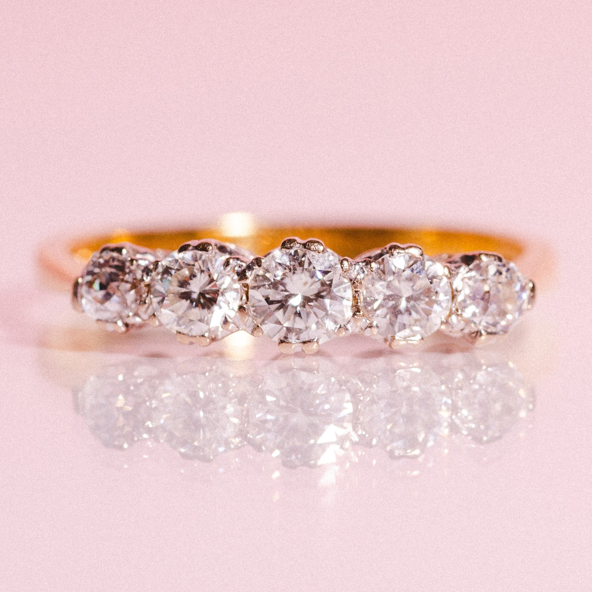 18ct gold ring set with diamonds