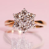 9ct gold ring set with a diamond daisy